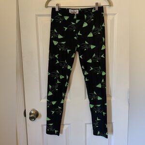 Stylish Black and Green Fish Pattern Leggings